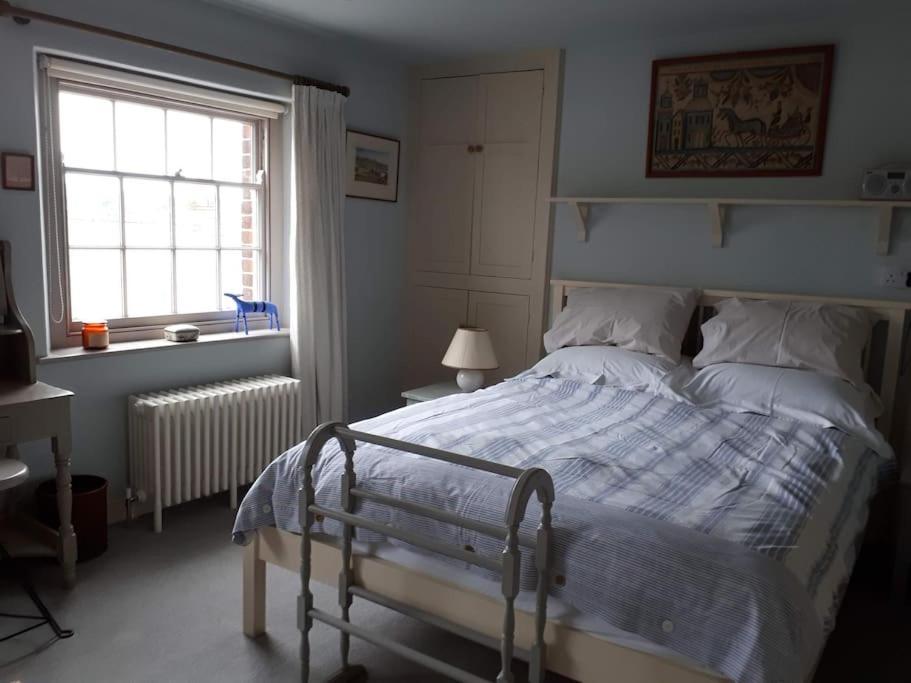 No. 27'S Self-Catering Flat For A Memorable Break. Apartment Bridport Exterior photo